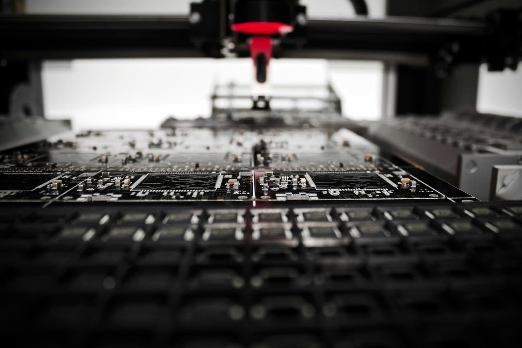 Automated injection molding equipment